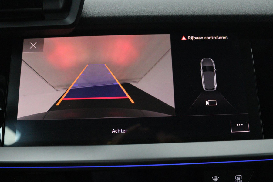 Audi A3 Sportback 35 TFSI S edition (PARKEERSENSOREN, ACHTERUITRIJCAMERA, STOELVERWARMING, SFEERVERLICHTING, NAVIGATIE, NL-AUTO)