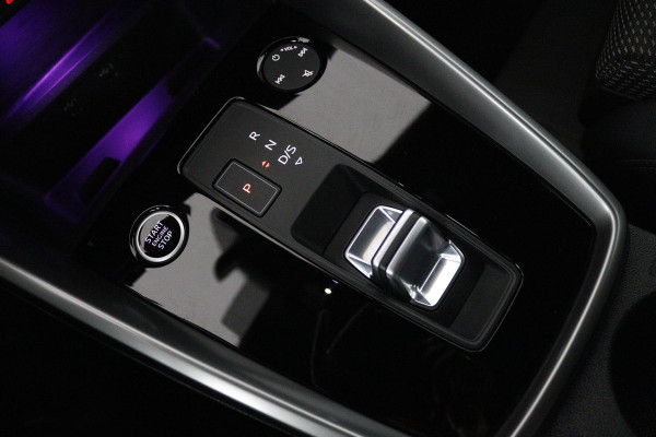 Audi A3 Sportback 35 TFSI S edition (PARKEERSENSOREN, ACHTERUITRIJCAMERA, STOELVERWARMING, SFEERVERLICHTING, NAVIGATIE, NL-AUTO)