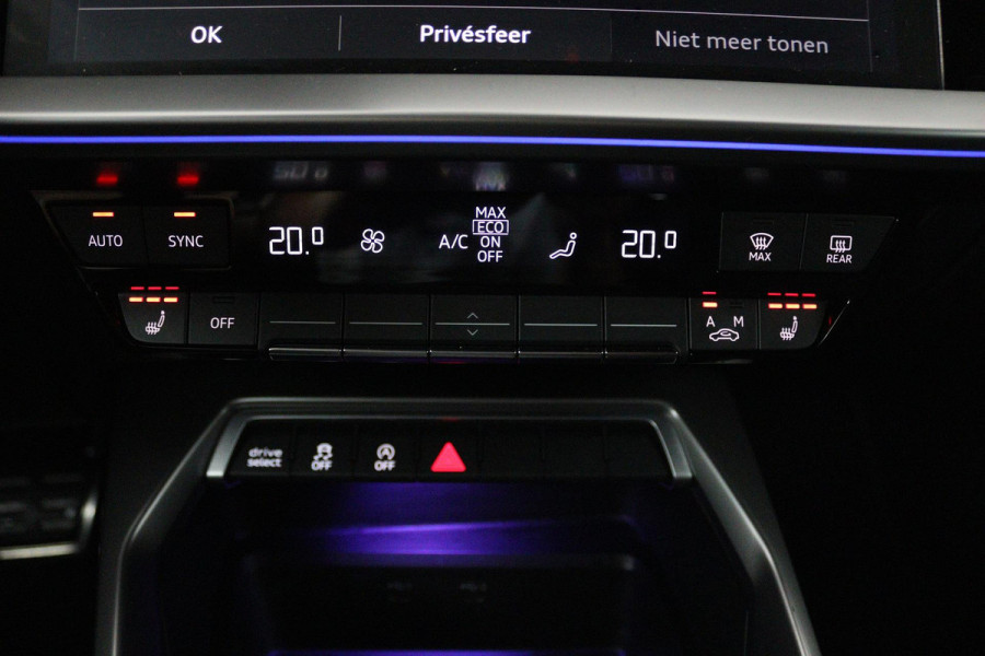 Audi A3 Sportback 35 TFSI S edition (PARKEERSENSOREN, ACHTERUITRIJCAMERA, STOELVERWARMING, SFEERVERLICHTING, NAVIGATIE, NL-AUTO)