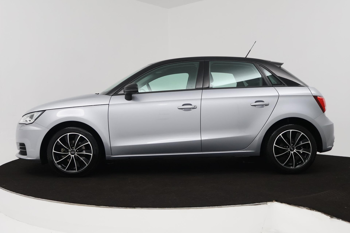 Audi A1 Sportback 1.0 TFSI Sport Pro Line (STOELVERWARMING, PARKEERSENSOREN, TREKHAAK, CRUISE CONTROL, NAVIGATIE)