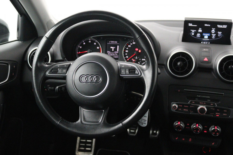 Audi A1 Sportback 1.0 TFSI Sport Pro Line (STOELVERWARMING, PARKEERSENSOREN, TREKHAAK, CRUISE CONTROL, NAVIGATIE)