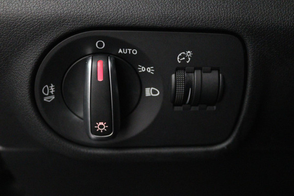 Audi A1 Sportback 1.0 TFSI Sport Pro Line (STOELVERWARMING, PARKEERSENSOREN, TREKHAAK, CRUISE CONTROL, NAVIGATIE)