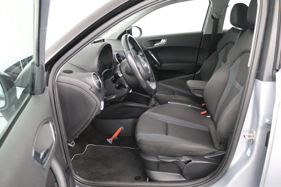 Audi A1 Sportback 1.0 TFSI Sport Pro Line (STOELVERWARMING, PARKEERSENSOREN, TREKHAAK, CRUISE CONTROL, NAVIGATIE)
