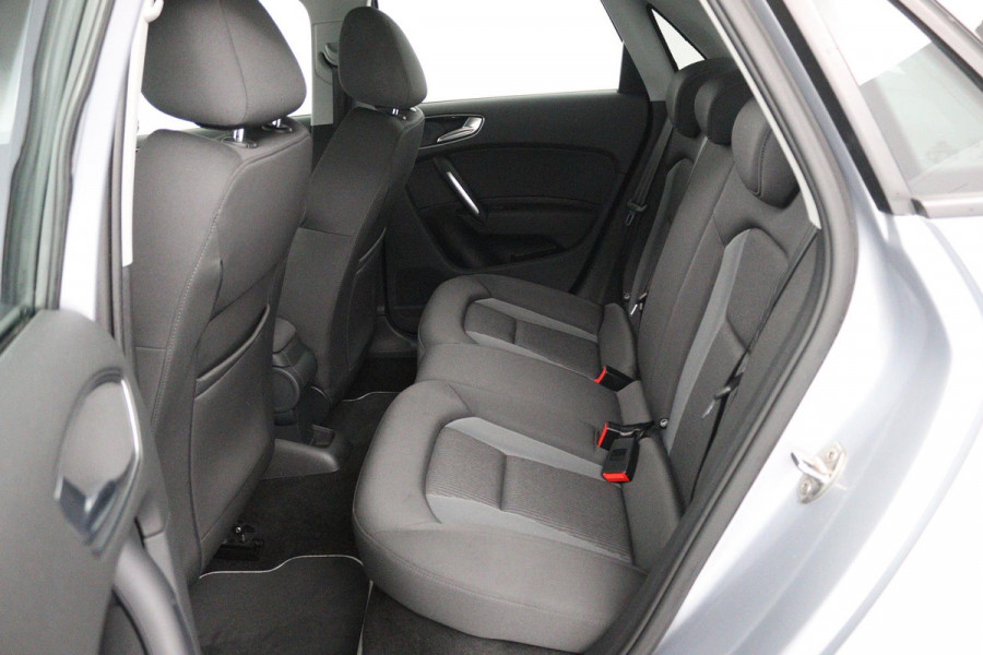 Audi A1 Sportback 1.0 TFSI Sport Pro Line (STOELVERWARMING, PARKEERSENSOREN, TREKHAAK, CRUISE CONTROL, NAVIGATIE)
