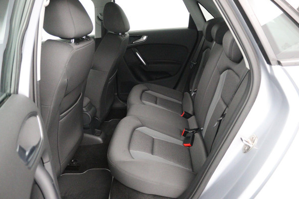 Audi A1 Sportback 1.0 TFSI Sport Pro Line (STOELVERWARMING, PARKEERSENSOREN, TREKHAAK, CRUISE CONTROL, NAVIGATIE)