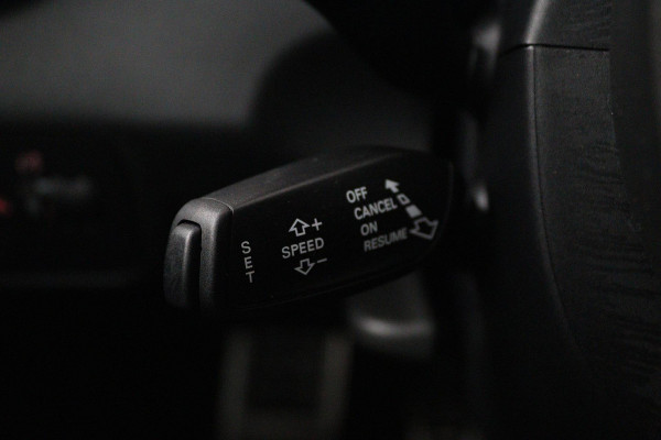 Audi A1 Sportback 1.0 TFSI Sport Pro Line (STOELVERWARMING, PARKEERSENSOREN, TREKHAAK, CRUISE CONTROL, NAVIGATIE)