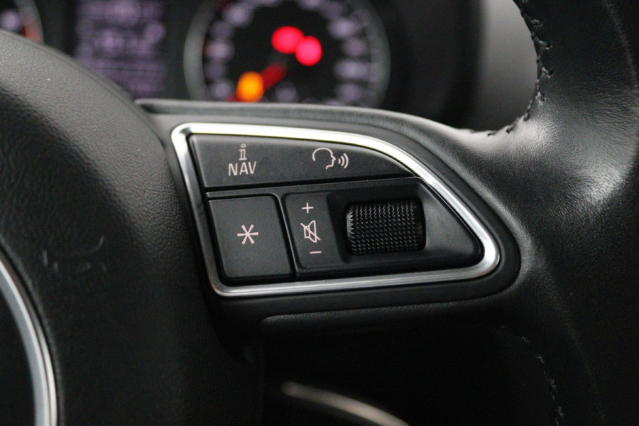Audi A1 Sportback 1.0 TFSI Sport Pro Line (STOELVERWARMING, PARKEERSENSOREN, TREKHAAK, CRUISE CONTROL, NAVIGATIE)
