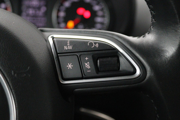 Audi A1 Sportback 1.0 TFSI Sport Pro Line (STOELVERWARMING, PARKEERSENSOREN, TREKHAAK, CRUISE CONTROL, NAVIGATIE)