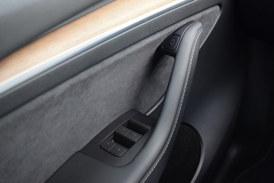 Tesla Model Y Long Range AWD 75 kWh | Achterbank verw. | Stuurverwarming | Dual Motor