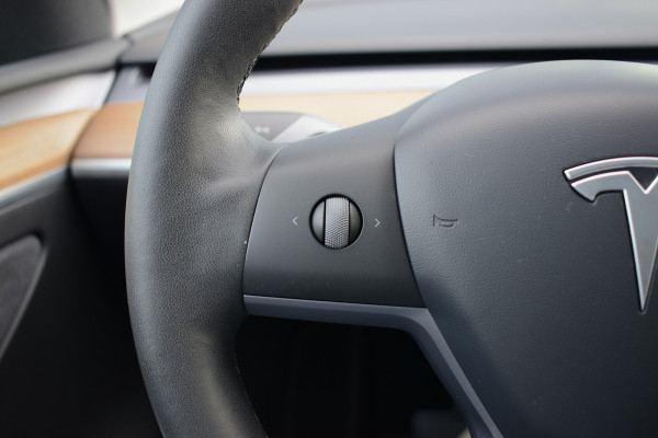 Tesla Model Y Long Range AWD 75 kWh | Achterbank verw. | Stuurverwarming | Dual Motor