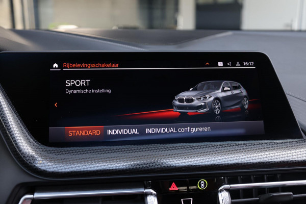 BMW 1-serie M135i xDrive M-PERFORMANCE/LED/VIRTUAL/SFEER/PANO/LEER+S.VERWARMING/LMV/CAM/CRUISE/ECC/12 MND GARANTIE!