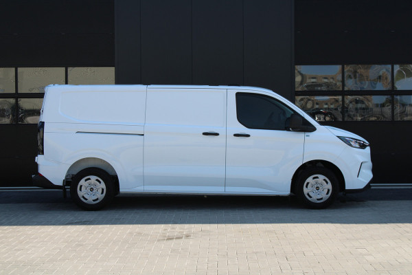 Ford Transit Custom 300 2.0 TDCI L2H1 Trend 136pk - Carplay - Android - LED koplampen - Verwarmd stuurwiel - Stoelverwarming - 70l tank - Rijklaar