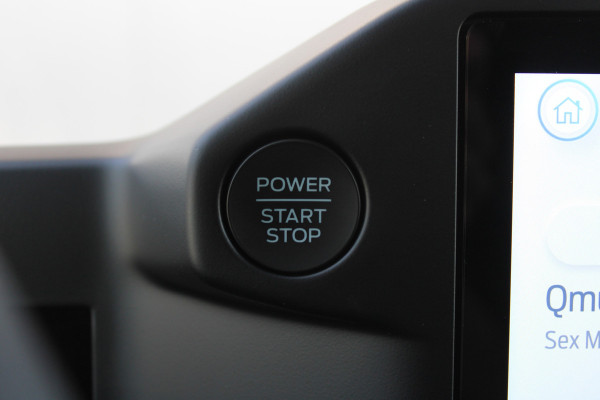 Ford Transit Custom 320 2.0 TDCI L2H1 Trend DC 136pk - Carplay - Android - Camera - Trekhaak - LED koplampen - Stoelverwarming - Draadloos laden - R