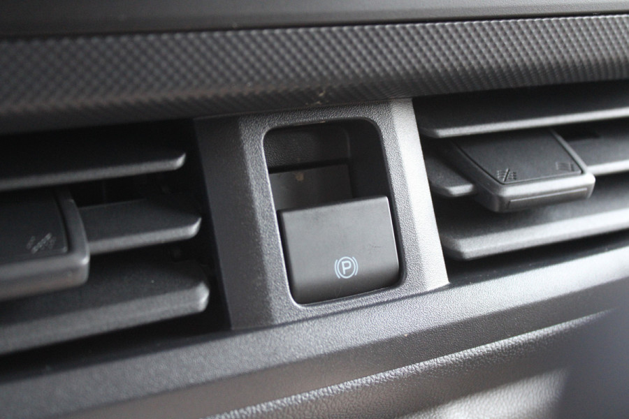Ford Transit Custom 320 2.0 TDCI L2H1 Trend DC 136pk - Carplay - Android - Camera - Trekhaak - LED koplampen - Stoelverwarming - Draadloos laden - R