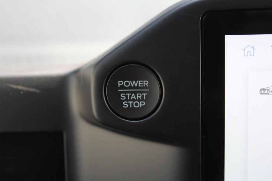 Ford Transit Custom 320 2.0 TDCI L2H1 Trend DC 136pk - Carplay - Android - Camera - Trekhaak - LED koplampen - Stoel + Stuurverwarming - Rijklaar