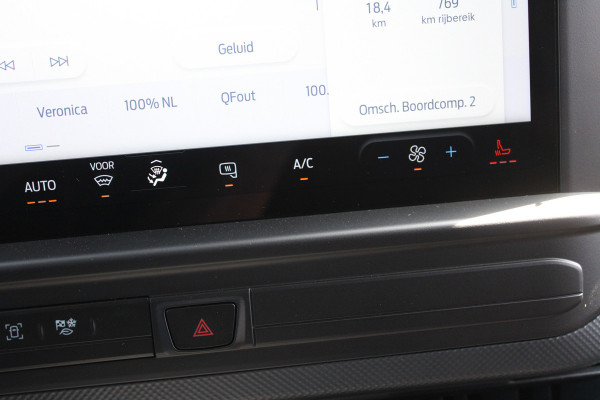 Ford Transit Custom 320 2.0 TDCI L2H1 Trend DC 136pk - Carplay - Android - Camera - Trekhaak - LED koplampen - Stoel + Stuurverwarming - Rijklaar