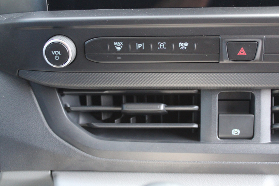 Ford Transit Custom 320 2.0 TDCI L2H1 Trend DC 136pk - Carplay - Android - Camera - Trekhaak - LED koplampen - Stoel + Stuurverwarming - Rijklaar