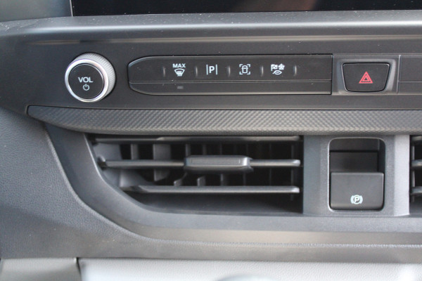 Ford Transit Custom 320 2.0 TDCI L2H1 Trend DC 136pk - Carplay - Android - Camera - Trekhaak - LED koplampen - Stoel + Stuurverwarming - Rijklaar