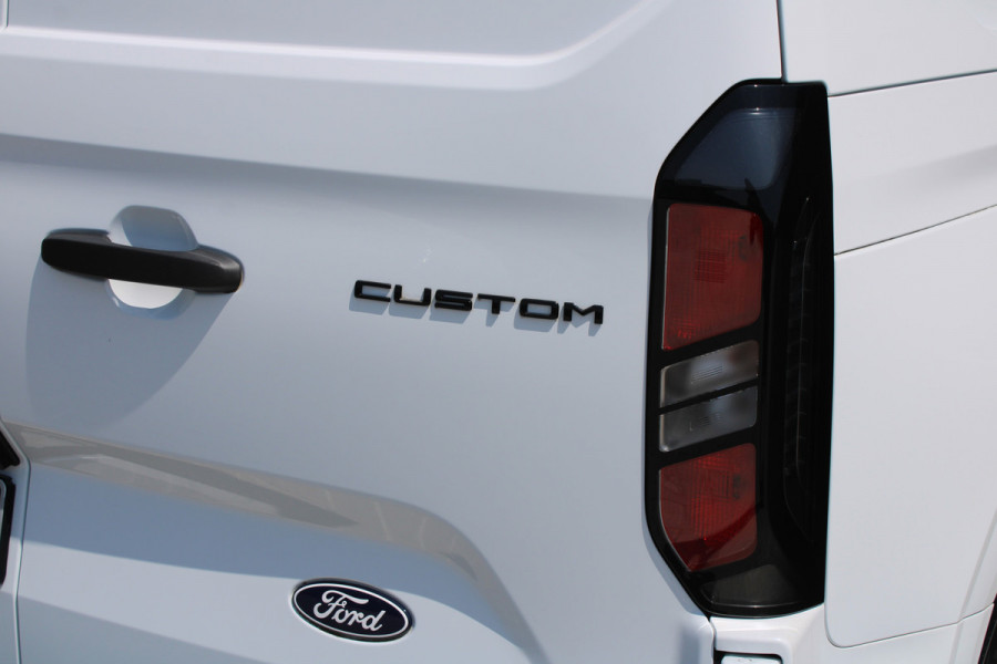 Ford Transit Custom 320 2.0 TDCI L2H1 Trend DC 136pk - Carplay - Android - Camera - Trekhaak - LED koplampen - Stoel + Stuurverwarming - Rijklaar