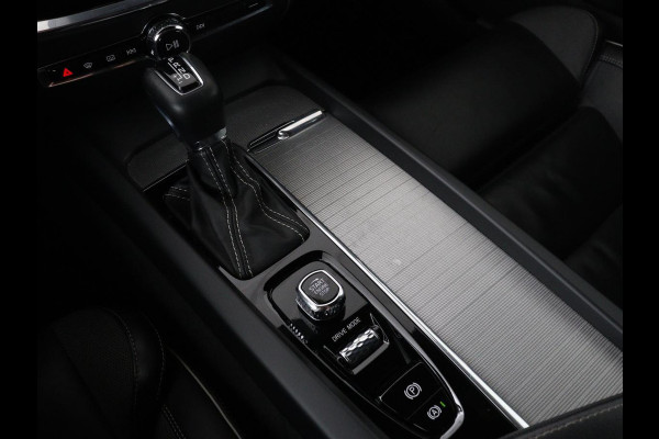 Volvo V60 2.0 T4 R-Design | Panoramadak | Stoelverwarming | Head-Up | Camera | Carplay | Half leder | Adaptive cruise | Navigatie | Memory | Full LED