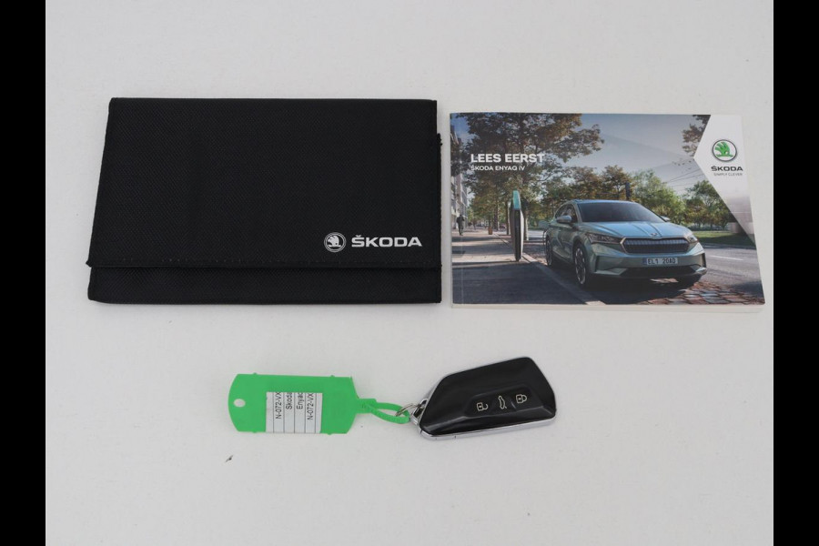 Škoda ENYAQ iV 80 Sportline | Stoelverwarming | Adaptive cruise | Trekhaak | Camera | Matrix LED | Carplay | Leder/Alcantara | Keyless | Stuurverwarming