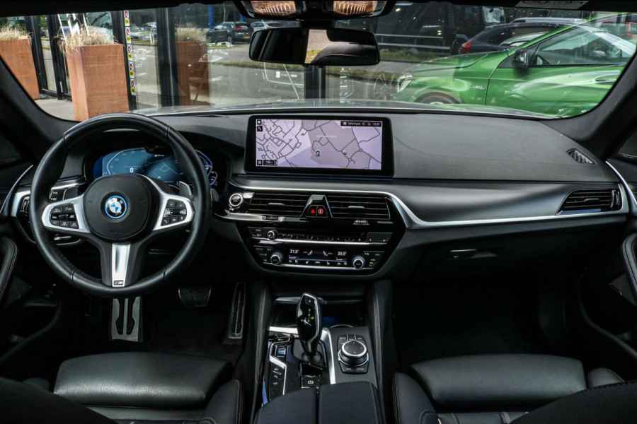 BMW 5 Serie Touring 530e M-SPORT - PANO - TREKHAAK - LASER - HARMAN - VOL!!!
