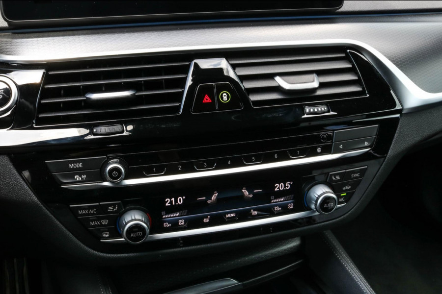 BMW 5 Serie Touring 530e M-SPORT - PANO - TREKHAAK - LASER - HARMAN - VOL!!!