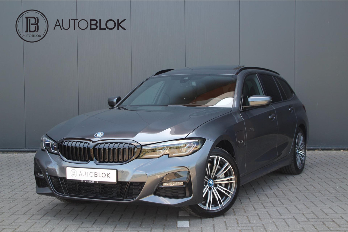 BMW 3 Serie Touring 330e M-Sport | Pano | Trekhaak | Laser | Leder | BMW 3 Serie Touring 330e M-Sport | Pano | Trekhaak | Laser | Leder |