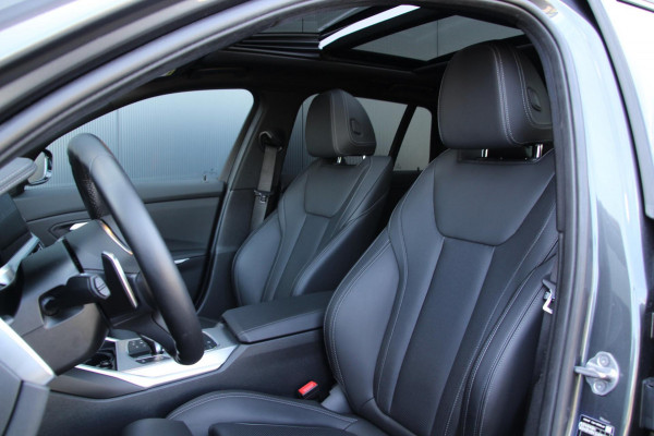 BMW 3 Serie Touring 330e M-Sport | Pano | Trekhaak | Laser | Leder |