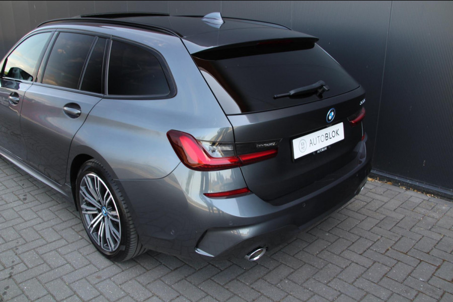 BMW 3 Serie Touring 330e M-Sport | Pano | Trekhaak | Laser | Leder |
