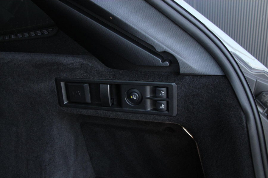 BMW 3 Serie Touring 330e M-Sport | Pano | Trekhaak | Laser | Leder |