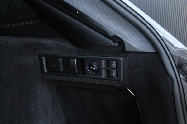 BMW 3 Serie Touring 330e M-Sport | Pano | Trekhaak | Laser | Leder |