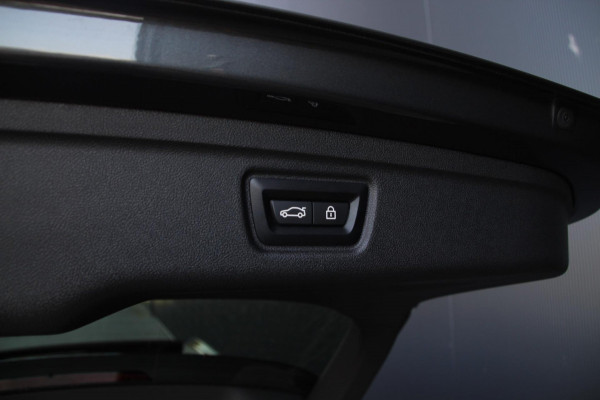 BMW 3 Serie Touring 330e M-Sport | Pano | Trekhaak | Laser | Leder |