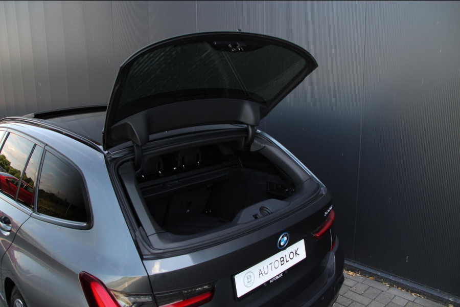 BMW 3 Serie Touring 330e M-Sport | Pano | Trekhaak | Laser | Leder |
