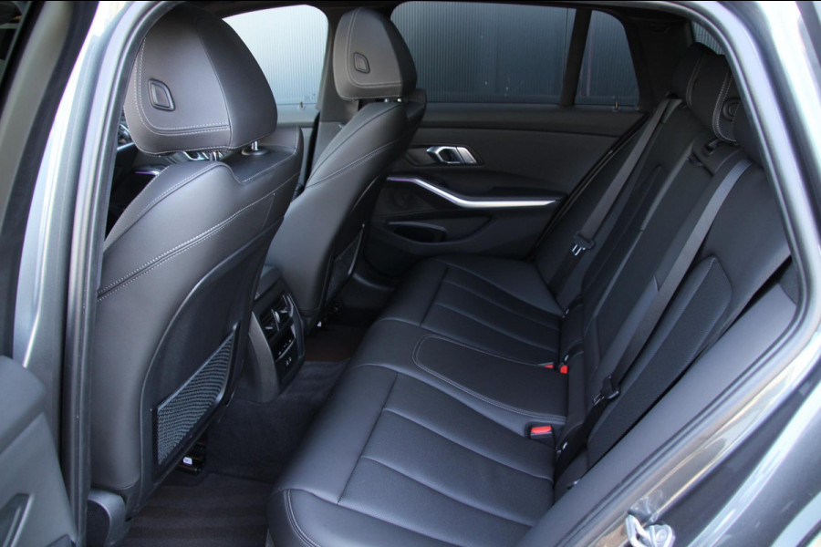BMW 3 Serie Touring 330e M-Sport | Pano | Trekhaak | Laser | Leder |