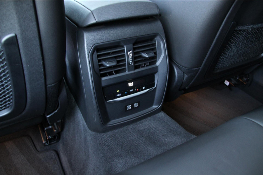 BMW 3 Serie Touring 330e M-Sport | Pano | Trekhaak | Laser | Leder |