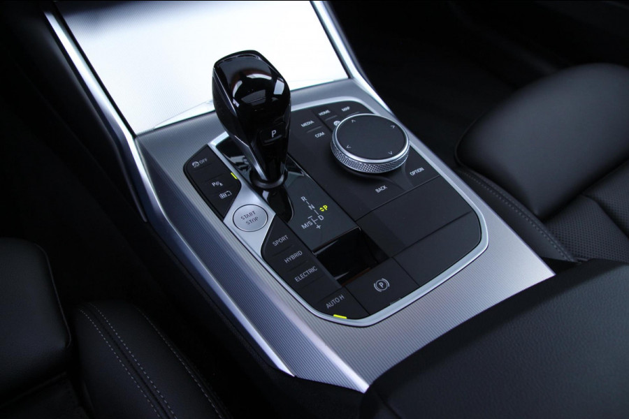 BMW 3 Serie Touring 330e M-Sport | Pano | Trekhaak | Laser | Leder |