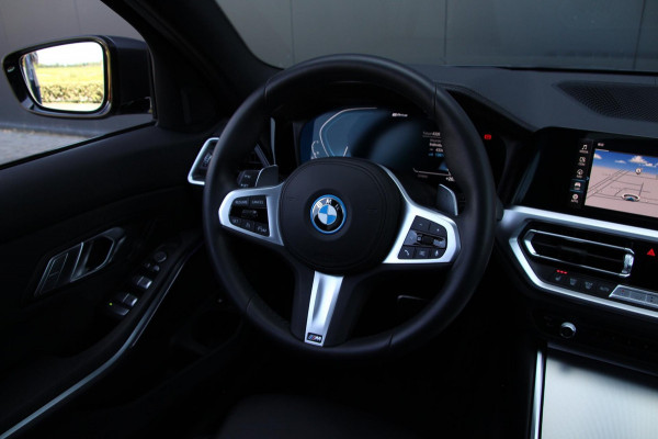 BMW 3 Serie Touring 330e M-Sport | Pano | Trekhaak | Laser | Leder |