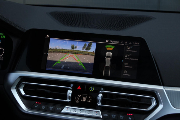 BMW 3 Serie Touring 330e M-Sport | Pano | Trekhaak | Laser | Leder |