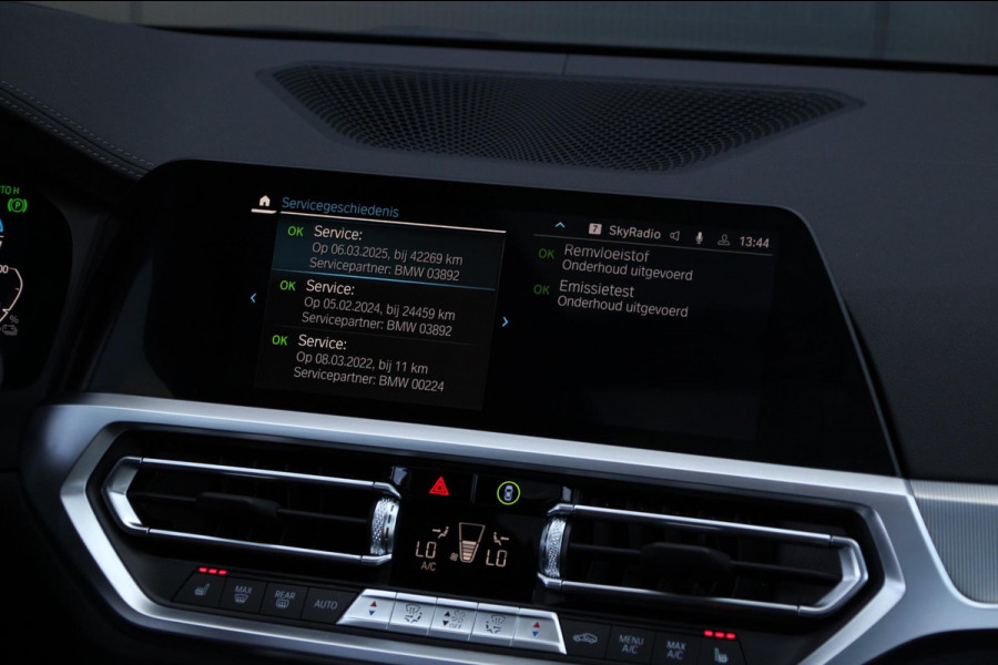 BMW 3 Serie Touring 330e M-Sport | Pano | Trekhaak | Laser | Leder |
