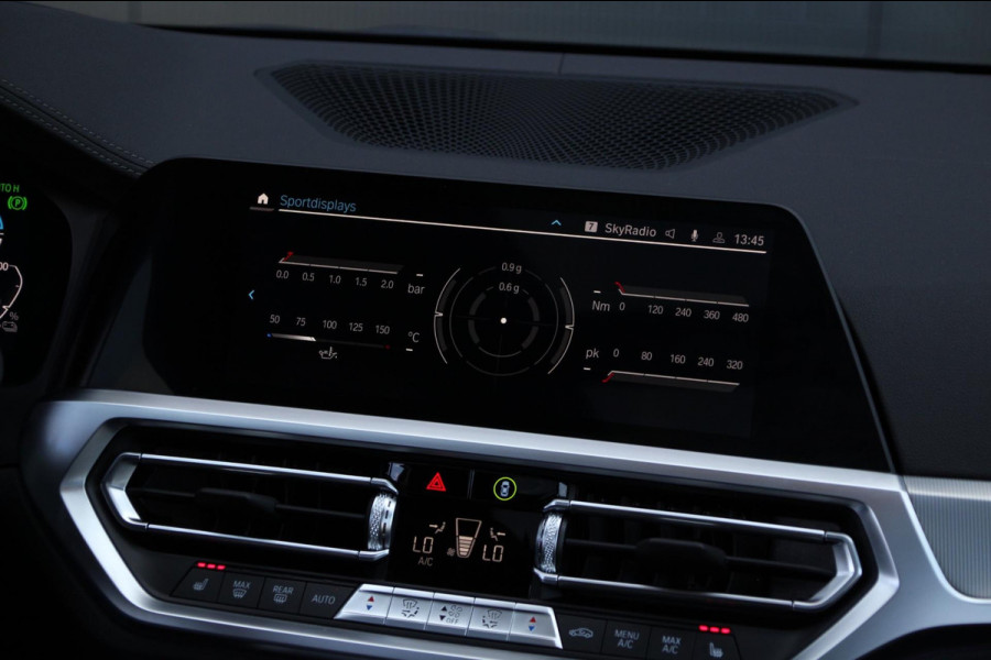 BMW 3 Serie Touring 330e M-Sport | Pano | Trekhaak | Laser | Leder |