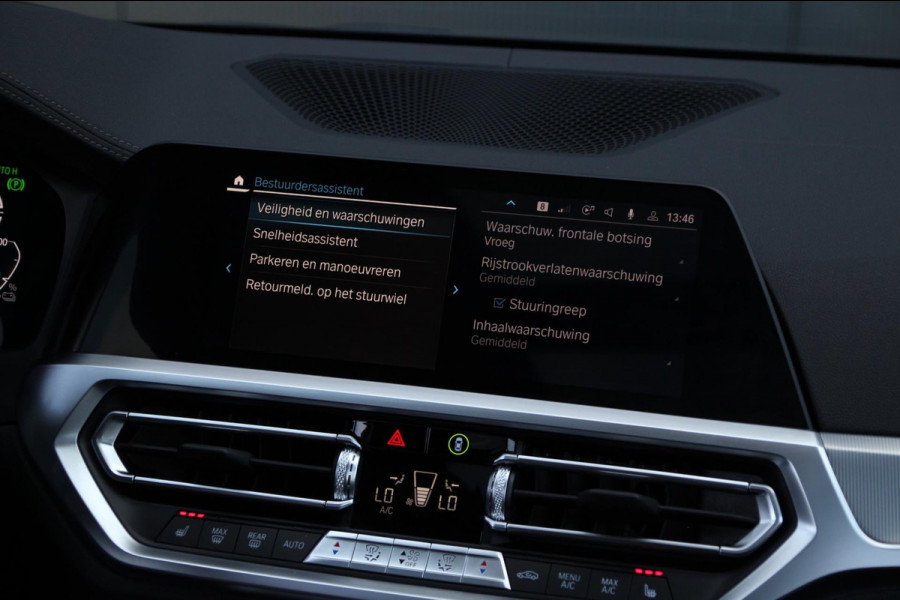 BMW 3 Serie Touring 330e M-Sport | Pano | Trekhaak | Laser | Leder |