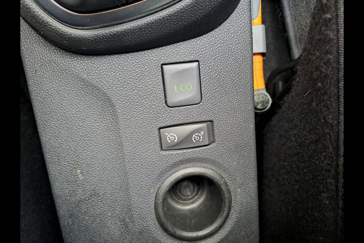 Renault Captur 0.9 TCe Intens | Xenon | Trekhaak | Stoelverwarming | R-link | Navi | PDC Renault Captur 0.9 TCe Intens | Xenon | Trekhaak | Stoelverwarming | R-link | Navi | PDC