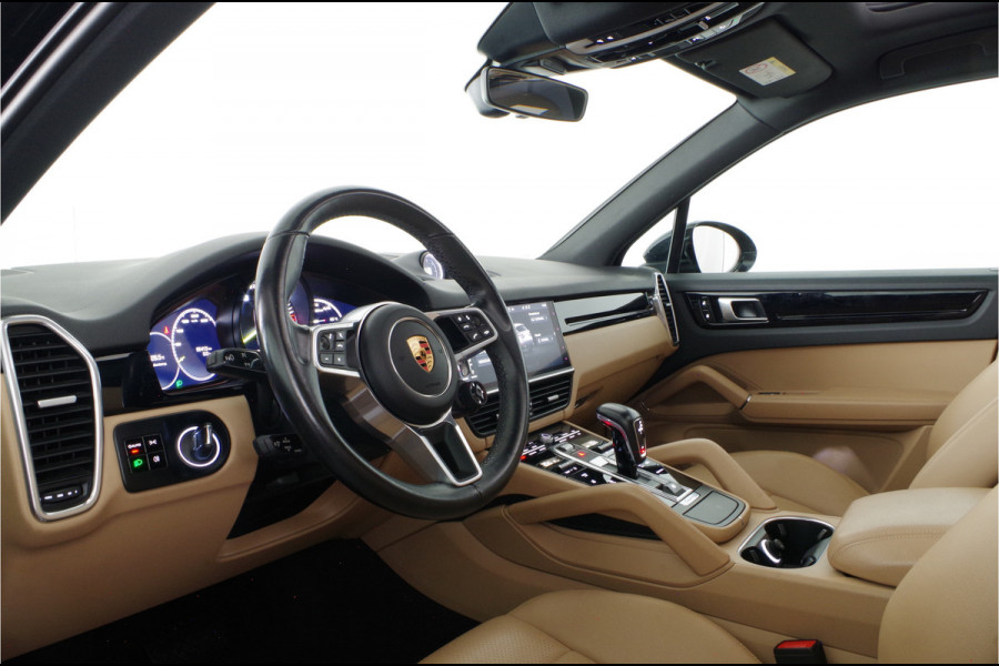 Porsche Cayenne 3.0 E-Hybrid 463pk > Pano.schuif/Sport-Chrono/Porsche Active Suspension/Trekhaak...