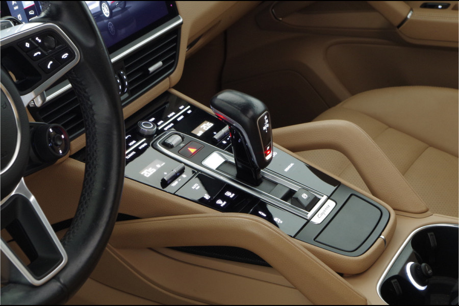 Porsche Cayenne 3.0 E-Hybrid 463pk > Pano.schuif/Sport-Chrono/Porsche Active Suspension/Trekhaak...