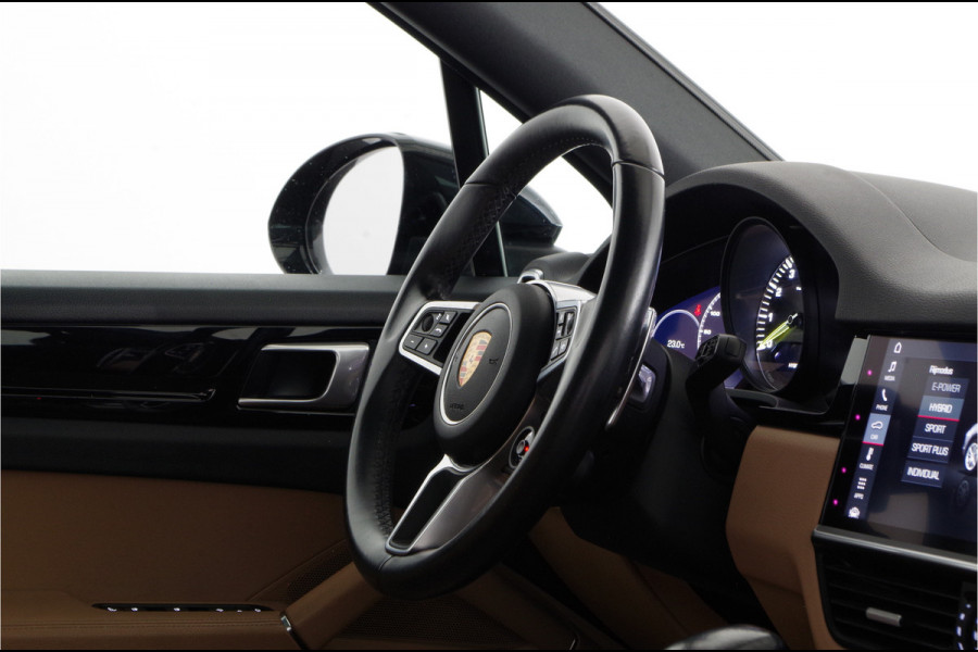 Porsche Cayenne 3.0 E-Hybrid 463pk > Pano.schuif/Sport-Chrono/Porsche Active Suspension/Trekhaak...