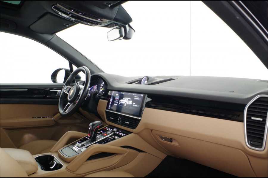 Porsche Cayenne 3.0 E-Hybrid 463pk > Pano.schuif/Sport-Chrono/Porsche Active Suspension/Trekhaak...