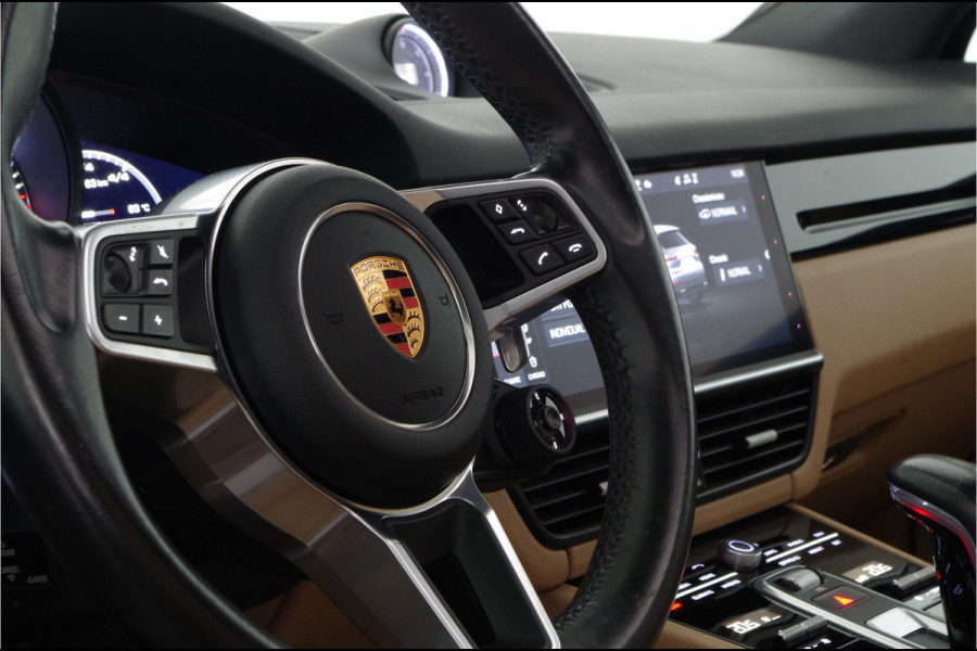 Porsche Cayenne 3.0 E-Hybrid 463pk > Pano.schuif/Sport-Chrono/Porsche Active Suspension/Trekhaak...
