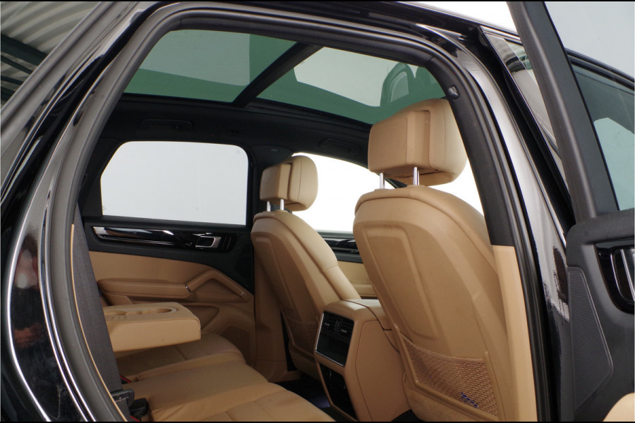 Porsche Cayenne 3.0 E-Hybrid 463pk > Pano.schuif/Sport-Chrono/Porsche Active Suspension/Trekhaak...