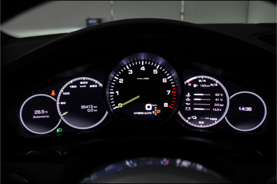 Porsche Cayenne 3.0 E-Hybrid 463pk > Pano.schuif/Sport-Chrono/Porsche Active Suspension/Trekhaak...